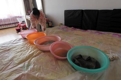菏泽楼上漏水，住户失联，小区没物管，业主维权难！律师来支招……